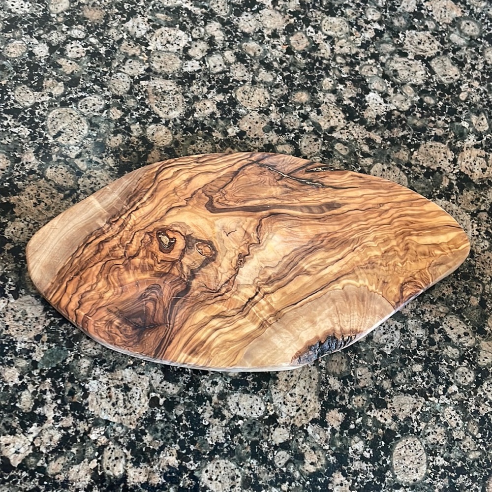 NWOT Olive Wood Serving/Cutting Board